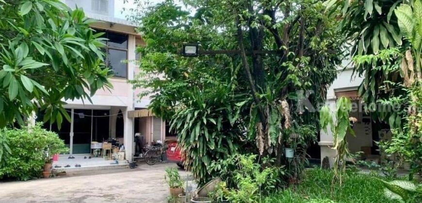 ขายที่ดินพร้อมบ้านเอกมัย สุขุมวิท เนื้อที่ 289 ตร.ว แปลงสวย ทำเลดี สภาพแวดล้อมดี สงบ เหมาะสร้างบ้าน ที่ดินบ้านเดี่ยวสุขุมวิท 63 Sukhumvit Ekkamai house for sale 087-9074045