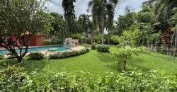 ขายบ้านเดี่ยวพัทยา บางละมุง ชลบุรี บ้านลานนาหลังใหญ่พร้อมสระว่าย ที่ดิน 303 ตร.ว 5 ห้องนอน บ้านสวยหรูพร้อมอยู่ในโครงการหมู่บ้านส่วนตัว Pattaya Detached house with Private swimming pool sale 087-9074045