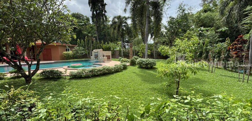 ขายบ้านเดี่ยวพัทยา บางละมุง ชลบุรี บ้านลานนาหลังใหญ่พร้อมสระว่าย ที่ดิน 303 ตร.ว 5 ห้องนอน บ้านสวยหรูพร้อมอยู่ในโครงการหมู่บ้านส่วนตัว Pattaya Detached house with Private swimming pool sale 087-9074045