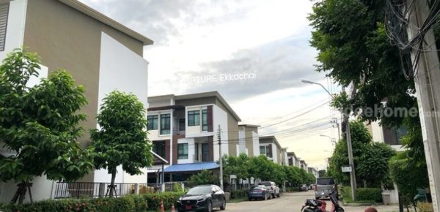 ขายบ้านทาวน์โฮม 3 ชั้น ซิกเนเจอร์ (SIXNATURE) ซอยเอกชัย 64/5 เขตบางบอน กรุงเทพ โทร 081-3996464