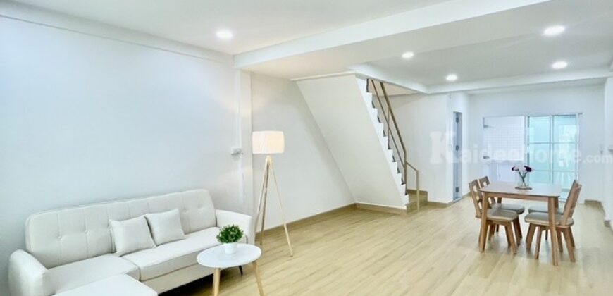 ขายบ้านสวยพร้อมอยู่ รามคำแหง 142 ทำเลรถไฟฟ้าสายสีส้ม ใกล้ทางด่วนมอเตอร์เวย์ ราคาพิเศษ 2.15 ล้านบาทเท่านั้น