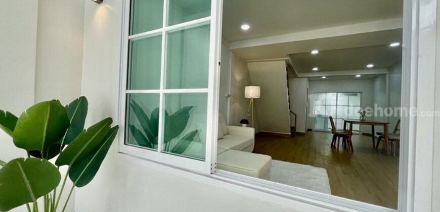 ขายบ้านสวยพร้อมอยู่ รามคำแหง 142 ทำเลรถไฟฟ้าสายสีส้ม ใกล้ทางด่วนมอเตอร์เวย์ ราคาพิเศษ 2.15 ล้านบาทเท่านั้น