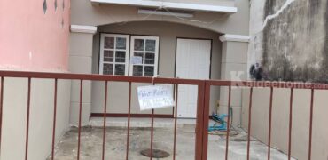 ให้เช่าทาวเฮาส์ หมู่บ้านภูมิใจนิเวศน์1 5,000 /ด ซอยวัดใหญ่ 2 ชั้น 2 นอน 1 น้ำ 1 ที่จอดรถในรั้วบ้าน ติดต่อ 086 8829426 ปรับปรุงใหม่มาก