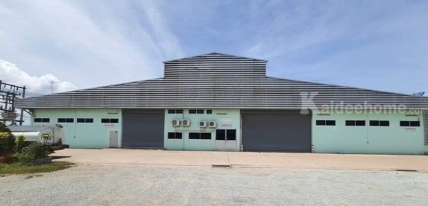 โกดังให้เช่า โรงงานให้เช่า พร้อมสำนักงาน อ.บางละมุง จ.ชลบุรี โทร 080-429-7963