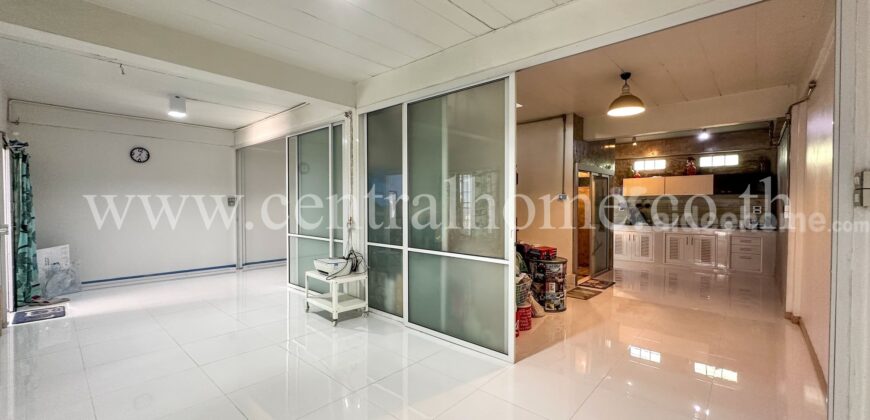ทาวน์เฮ้าส์ หมู่บ้านพูลผล ซอยวัดลาดสนุ่น – ลำลูกกา คลอง 1