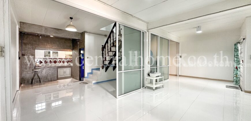 ทาวน์เฮ้าส์ หมู่บ้านพูลผล ซอยวัดลาดสนุ่น – ลำลูกกา คลอง 1