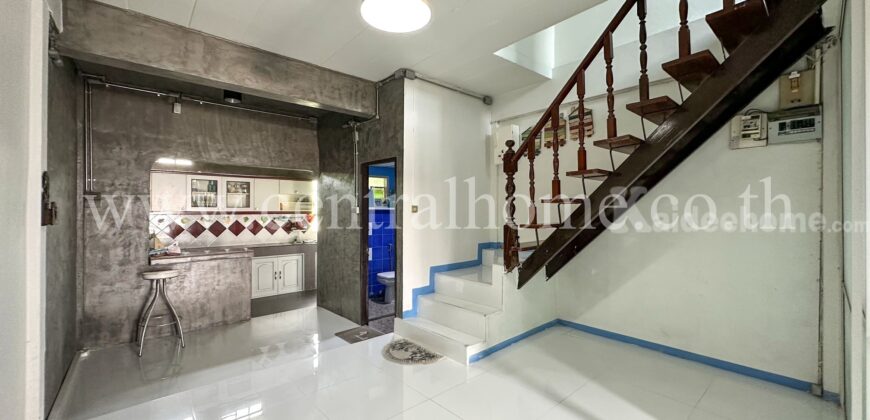 ทาวน์เฮ้าส์ หมู่บ้านพูลผล ซอยวัดลาดสนุ่น – ลำลูกกา คลอง 1
