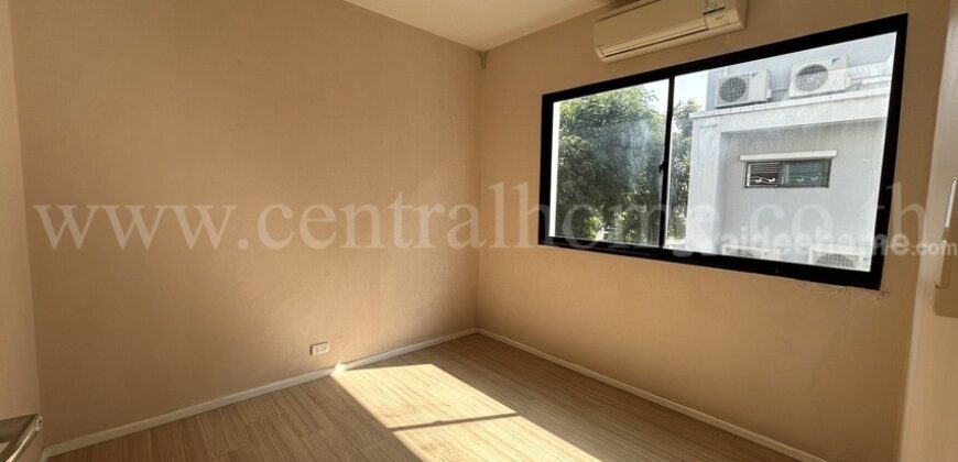 ทาวน์โฮม 3 ชั้น บ้านกลางเมือง รัตนาธิเบศร์ หลังมุม