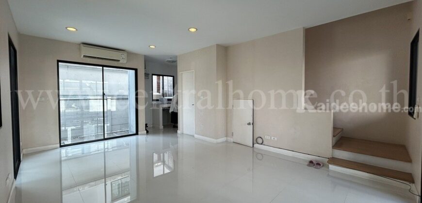 ทาวน์โฮม 3 ชั้น บ้านกลางเมือง รัตนาธิเบศร์ หลังมุม