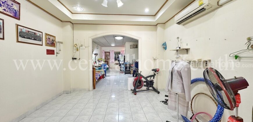 ทาวน์เฮ้าส์ หมู่บ้าน มนวดีพาร์ค วัดลาดปลาดุก ขนาด 23.7 ตารางวา ราคาถูก