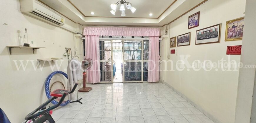ทาวน์เฮ้าส์ หมู่บ้าน มนวดีพาร์ค วัดลาดปลาดุก ขนาด 23.7 ตารางวา ราคาถูก