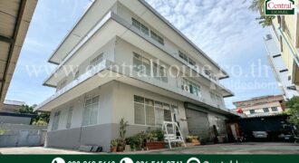 ที่ดิน พร้อมอาคารสำนักงาน 230 ตารางวา ติดถนน ซอยอ่อนนุช 70/1 ทำเลดีที่สุดในย่าน