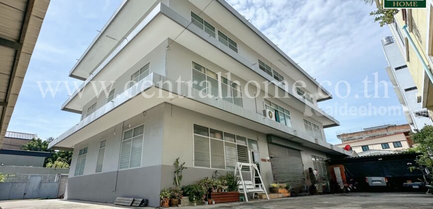 ที่ดิน พร้อมอาคารสำนักงาน 230 ตารางวา ติดถนน ซอยอ่อนนุช 70/1 ทำเลดีที่สุดในย่าน