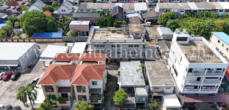 ที่ดิน พร้อมอาคารสำนักงาน 230 ตารางวา ติดถนน ซอยอ่อนนุช 70/1 ทำเลดีที่สุดในย่าน