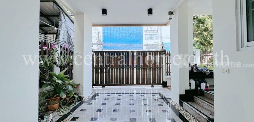 บ้านเดี่ยว ปลูกสร้างเอง ติดถนนเมน ซอยอ่อนนุช 70/1 ทำเลดีที่สุดในย่าน