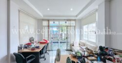 บ้านเดี่ยว ปลูกสร้างเอง ติดถนนเมน ซอยอ่อนนุช 70/1 ทำเลดีที่สุดในย่าน