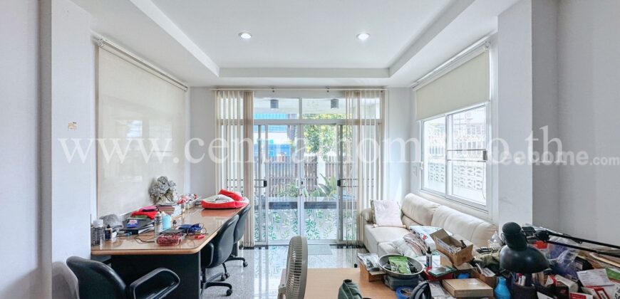 บ้านเดี่ยว ปลูกสร้างเอง ติดถนนเมน ซอยอ่อนนุช 70/1 ทำเลดีที่สุดในย่าน