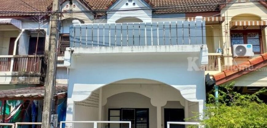 ขายทาวน์เฮ้าส์ 2 ชั้น หมู่บ้านยิ่งโอฬารวิลล่า ซ.วิภาวดีรังสิต43 ติดถนนวิภาวดีรังสิต เจ้าของบ้านขายเอง โทร 0925565210