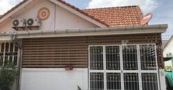 ให้เช่าบ้าน 1 ชั้น ม.นิราวิลล์ 2 ห้องนอน 1 ห้องน้ำ แอร์ 1 เครื่อง ใกล้ตลาดนัดโพธิแจ้ โทร 080-8524143