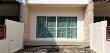 ให้เช่า บ้านสวย บางปะอิน ตกแต่งพร้อมอยู่ สภาพดีมาก บรรยากาศดี เหมาะสำหรับการพักผ่อน โทร 095-165-3654