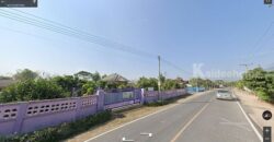 บ้านสวย อ.พร้าว เชียงใหม่ ด้วยสวนไม้ดอก รอบสนามหญ้าขจี สีเขียว ร่มรื่น เงียบสงบ น่าอยู่ ขนาดที่ดิน 417 ตรว. ขนาดบ้าน 116 ตรม. อยู่่ติดถนนใหญ่ ใกล้ชุมชน ห่างตลาดสด เทศบาลเวียงพร้าว เพียง 1 ก.ม. ใช้เวลา ขับรถ10 นาที อยู่ห่างวัดป่าอาารย์มั่น 200 ม.