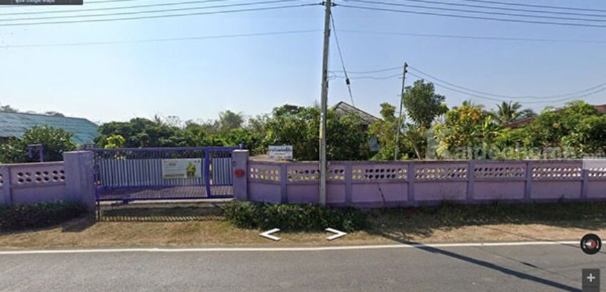 บ้านสวย อ.พร้าว เชียงใหม่ ด้วยสวนไม้ดอก รอบสนามหญ้าขจี สีเขียว ร่มรื่น เงียบสงบ น่าอยู่ ขนาดที่ดิน 417 ตรว. ขนาดบ้าน 116 ตรม. อยู่่ติดถนนใหญ่ ใกล้ชุมชน ห่างตลาดสด เทศบาลเวียงพร้าว เพียง 1 ก.ม. ใช้เวลา ขับรถ10 นาที อยู่ห่างวัดป่าอาารย์มั่น 200 ม.