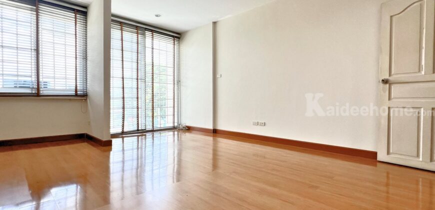 ทาวน์เฮ้าส์ให้เช่า พัฒนาการ 31/1 ทาวน์เฮ้าส์ 3 ชั้น รอยัล โฮม สภาพดี ราคาโดนใจ สบายกระเป๋า