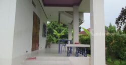 บ้านสวย อ.พร้าว เชียงใหม่ ด้วยสวนไม้ดอก รอบสนามหญ้าขจี สีเขียว ร่มรื่น เงียบสงบ น่าอยู่ ขนาดที่ดิน 417 ตรว. ขนาดบ้าน 116 ตรม. อยู่่ติดถนนใหญ่ ใกล้ชุมชน ห่างตลาดสด เทศบาลเวียงพร้าว เพียง 1 ก.ม. ใช้เวลา ขับรถ10 นาที อยู่ห่างวัดป่าอาารย์มั่น 200 ม.