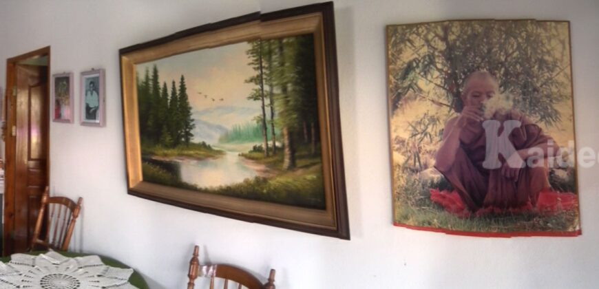 บ้านสวย อ.พร้าว เชียงใหม่ ด้วยสวนไม้ดอก รอบสนามหญ้าขจี สีเขียว ร่มรื่น เงียบสงบ น่าอยู่ ขนาดที่ดิน 417 ตรว. ขนาดบ้าน 116 ตรม. อยู่่ติดถนนใหญ่ ใกล้ชุมชน ห่างตลาดสด เทศบาลเวียงพร้าว เพียง 1 ก.ม. ใช้เวลา ขับรถ10 นาที อยู่ห่างวัดป่าอาารย์มั่น 200 ม.