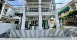 บ้านแฝด หมู่บ้าน การ์เด้นซิตี้ สุขุมวิท 79 หลังริม