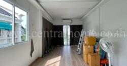 บ้านแฝด หมู่บ้าน การ์เด้นซิตี้ สุขุมวิท 79 หลังริม