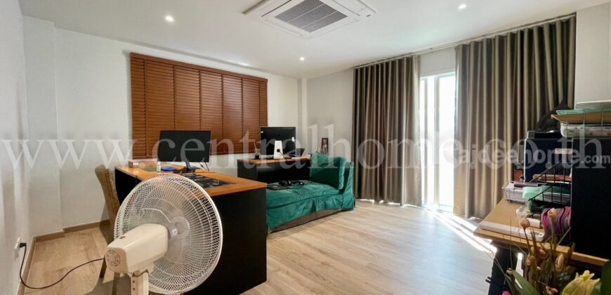 บ้านแฝด หมู่บ้าน การ์เด้นซิตี้ สุขุมวิท 79 หลังริม