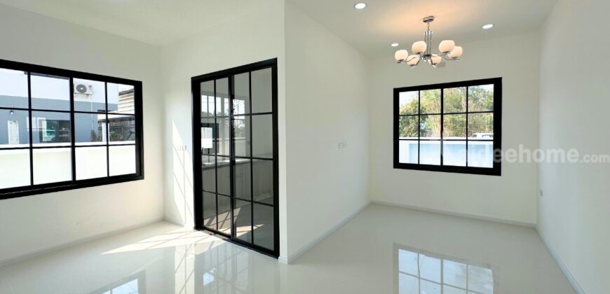 บ้านชั้นเดียว หมู่บ้านปีกไม้ 1 คลองถนน – ลาดปลาดุก เลียบคลองประปามหาสวัสดิ์ ใกล้ เซ็นทรัลเวสต์เกต, ตลาดบางใหญ่ และ รถไฟฟ้า MRT คลองบางไผ่