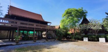 บ้านเรือนไทย สวยท่ามกลางธรรมชาติ บรรยากาศร่มรื่น วิวภูเขา บนพื้นที่ 1 ไร่ อู่ทอง สุพรรณบุรี