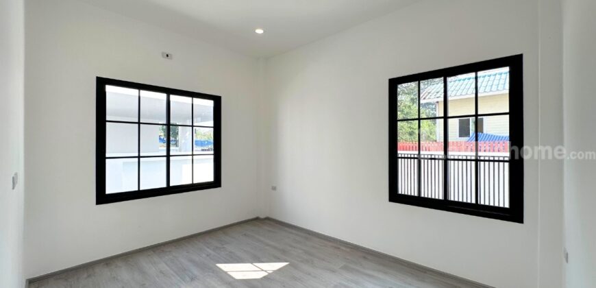 บ้านชั้นเดียว หมู่บ้านปีกไม้ 1 คลองถนน – ลาดปลาดุก เลียบคลองประปามหาสวัสดิ์ ใกล้ เซ็นทรัลเวสต์เกต, ตลาดบางใหญ่ และ รถไฟฟ้า MRT คลองบางไผ่