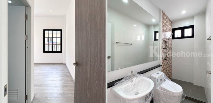 บ้านชั้นเดียว หมู่บ้านปีกไม้ 1 คลองถนน – ลาดปลาดุก เลียบคลองประปามหาสวัสดิ์ ใกล้ เซ็นทรัลเวสต์เกต, ตลาดบางใหญ่ และ รถไฟฟ้า MRT คลองบางไผ่