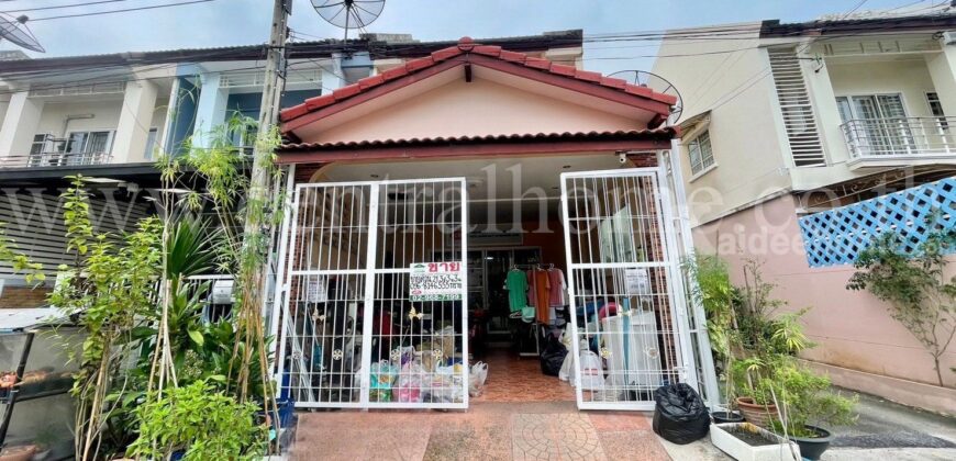 ทาวน์โฮม หมู่บ้าน ธนาภิรมย์ เพชรเกษม 69 หลังริม