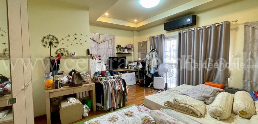 ทาวน์โฮม หมู่บ้าน ธนาภิรมย์ เพชรเกษม 69 หลังริม