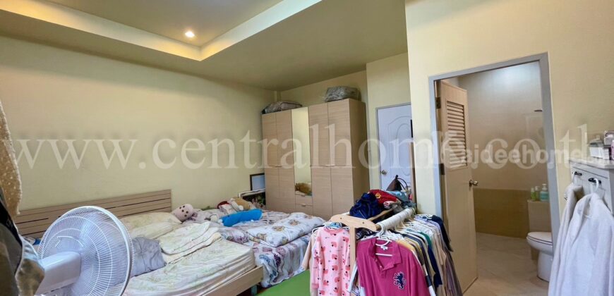 ทาวน์โฮม หมู่บ้าน ธนาภิรมย์ เพชรเกษม 69 หลังริม