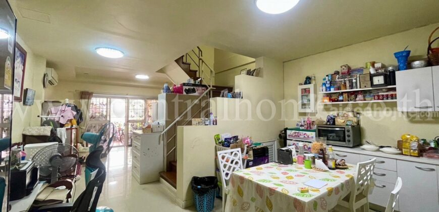 ทาวน์โฮม หมู่บ้าน ธนาภิรมย์ เพชรเกษม 69 หลังริม