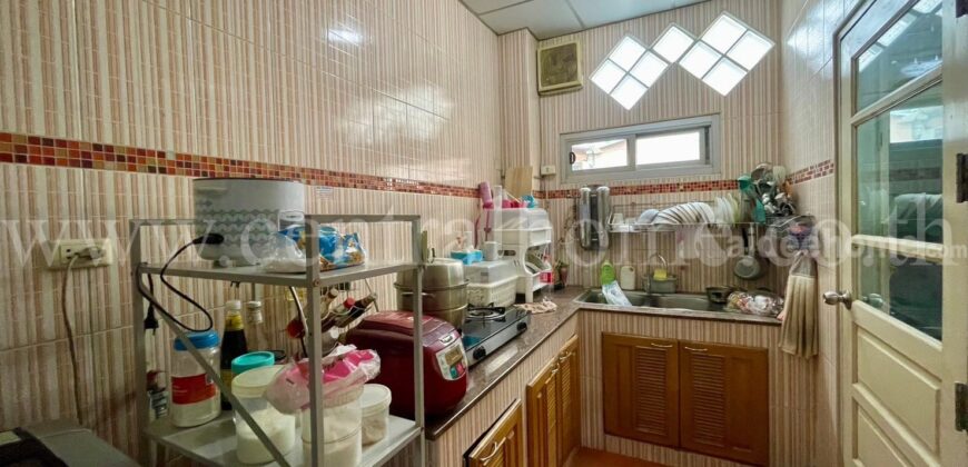 ทาวน์โฮม หมู่บ้าน ธนาภิรมย์ เพชรเกษม 69 หลังริม