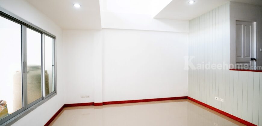 เออเบิร์นธารา สุขสวัสดิ์70 รีโนเวทเรียบร้อย ราคาพิเศษ ซื้อเฟอร์นิเจอร์เข้ามาอย่างเดียว