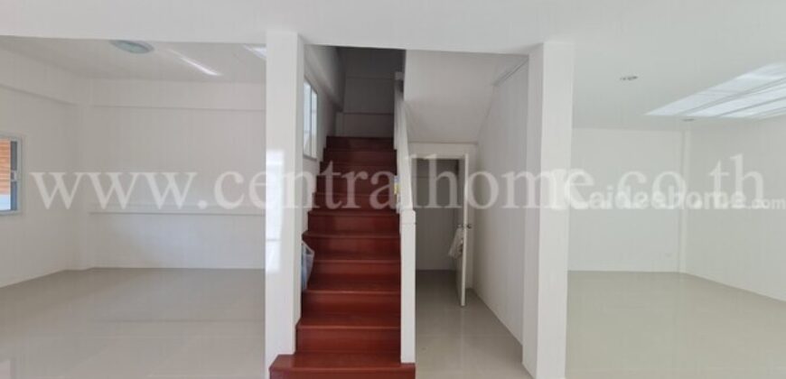 ทาวน์เฮ้าส์ หมู่บ้าน ปิยวรารมย์ 1 รีโนเวทพร้อมอยู่ หลังริม