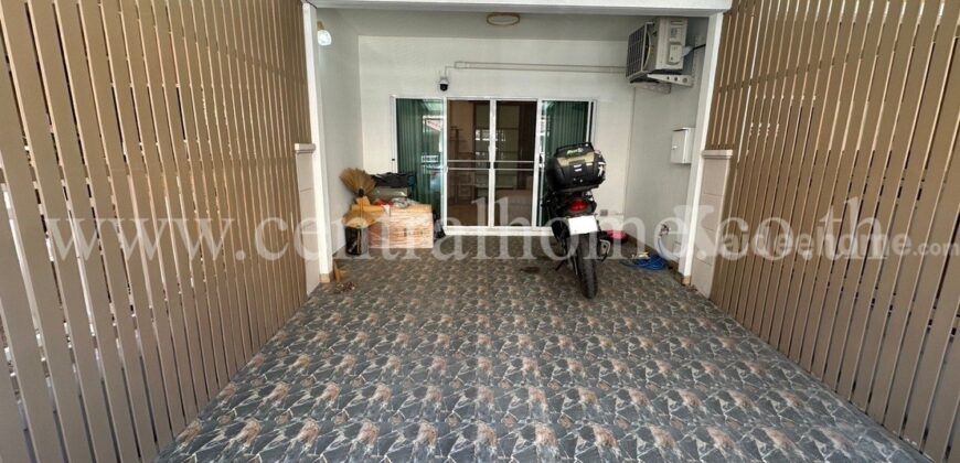 ให้เช่า ทาวน์เฮ้าส์ หมู่บ้าน ปริญลักษณ์ ไลท์ สามัคคี ราคาถูก