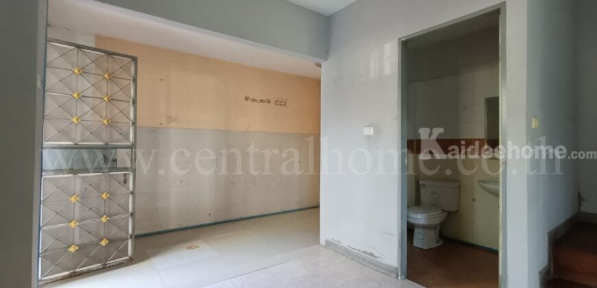 ทาวน์เฮ้าส์ หมู่บ้าน กฤษณา ซอย ร่มเกล้า 12 หลังริม ราคาถูก