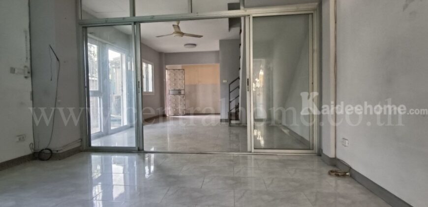 ทาวน์เฮ้าส์ หมู่บ้าน กฤษณา ซอย ร่มเกล้า 12 หลังริม ราคาถูก