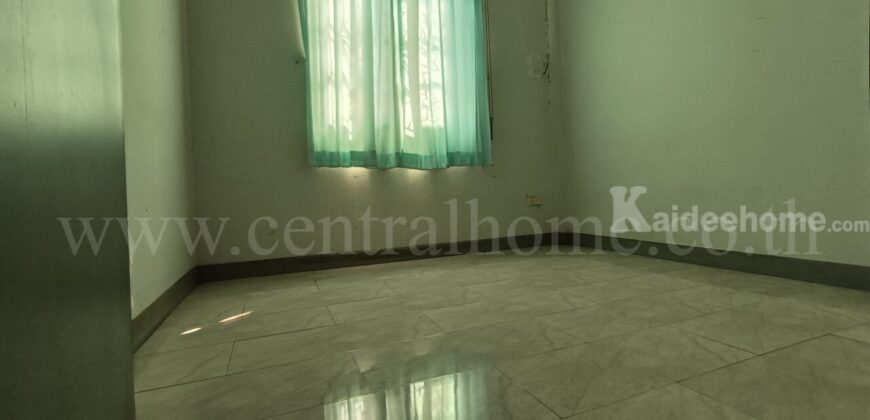 ทาวน์เฮ้าส์ หมู่บ้าน กฤษณา ซอย ร่มเกล้า 12 หลังริม ราคาถูก