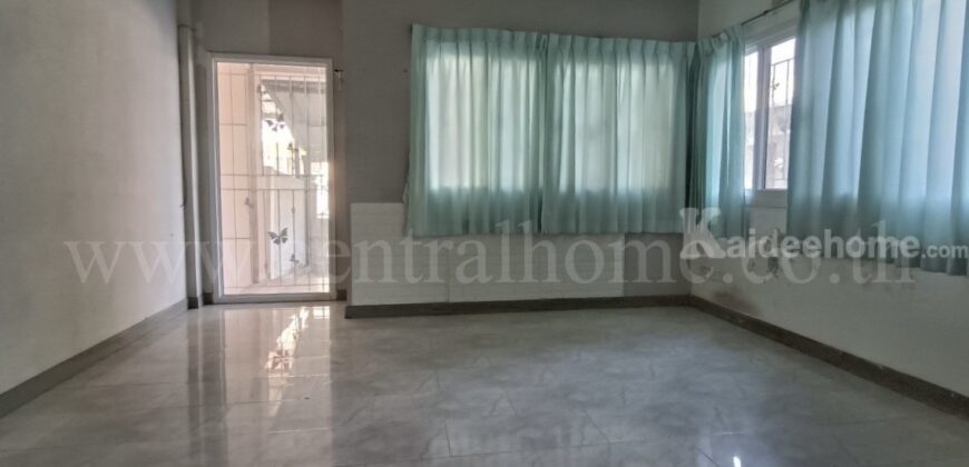 ทาวน์เฮ้าส์ หมู่บ้าน กฤษณา ซอย ร่มเกล้า 12 หลังริม ราคาถูก