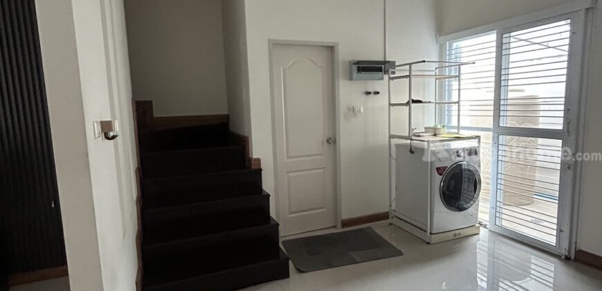 ทาวน์โฮมสองชั้นหน้ากว้างให้เช่า ใกล้ ม.บูรพา ตลาดปลา หาดบางแสน