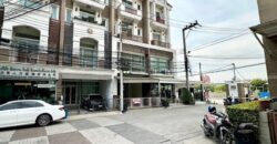 ขายทาวน์โฮม 3 ชั้น โครงการ Premium Place 5 เอกมัย-รามอินทรา ถ.นวลจันทร์50 บรรยากาศดี โทร 081-4220606